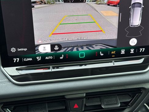 Used 2025 Volkswagen Tiguan SE w/ Panoramic Sunroof Package image 19