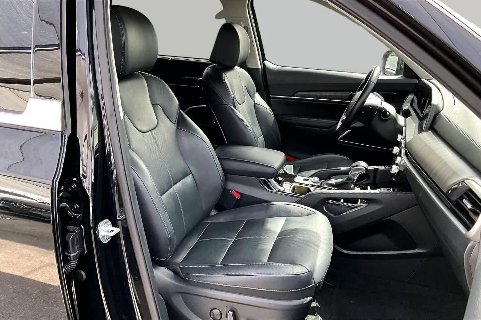 Used 2023 Kia Telluride EX w/ EX Captain's Chair Package FWD image 9