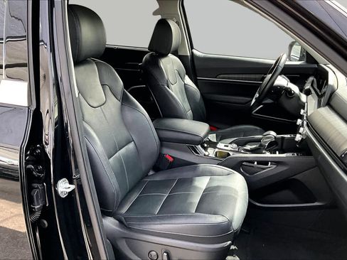 Used 2023 Kia Telluride EX w/ EX Captain's Chair Package FWD image 9