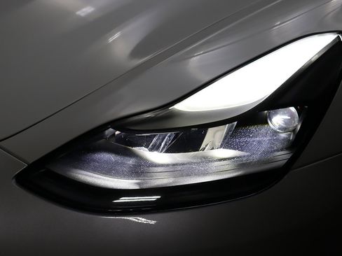 Used 2023 Tesla Model 3 Standard Range image 15