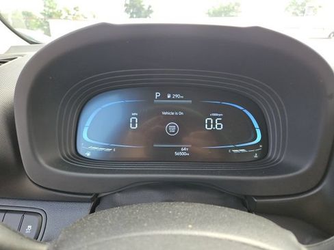 Used 2024 Hyundai Venue SEL FWD image 7