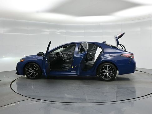 Used 2023 Toyota Camry SE w/ Cold Weather Package image 34