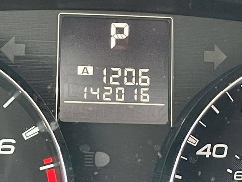 Used 2010 Subaru Legacy 2.5i Premium image 39