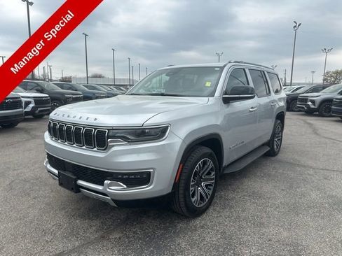 Used 2024 Jeep Wagoneer Series II w/ Flexible Seating Group AWD/4WD image 7