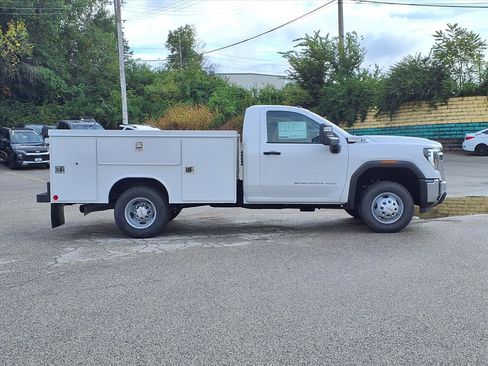 New 2025 GMC Sierra 3500 Pro w/ Convenience Package image 18