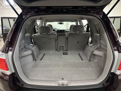 Used 2012 Toyota Highlander SE w/ Tow Pkg image 19