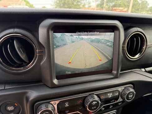 Used 2021 Jeep Wrangler Unlimited Sahara AWD/4WD image 20