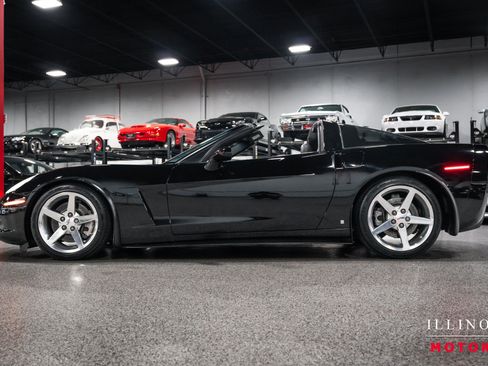 Used 2007 Chevrolet Corvette Coupe w/ Preferred Equipment Group RWD image 2