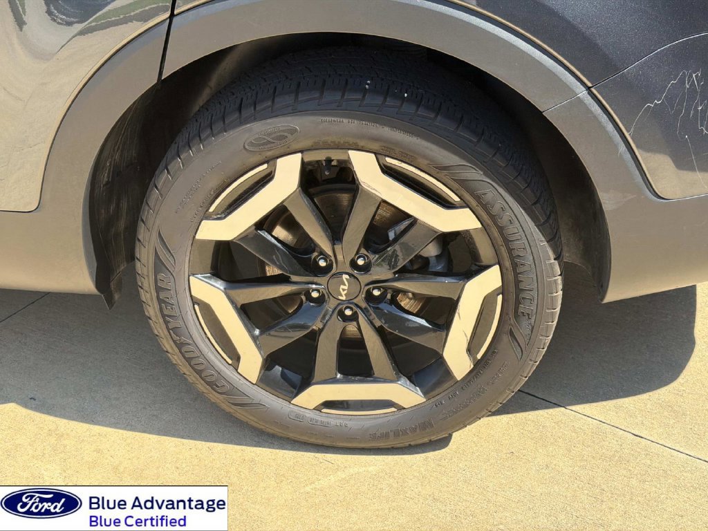 Used 2023 Kia Telluride EX w/ EX Captain's Chair Package FWD image 5