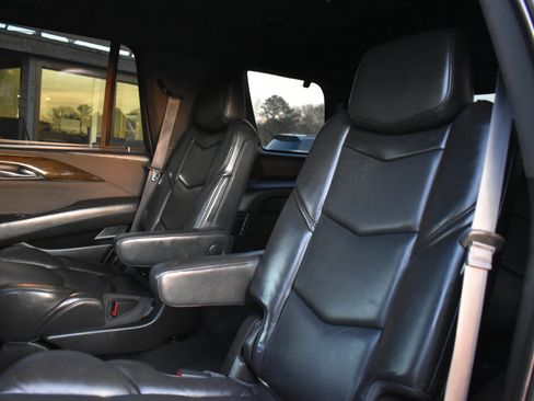 Used 2018 Cadillac Escalade Platinum image 23