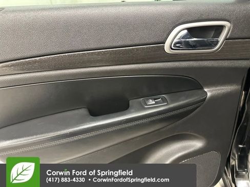 Used 2018 Jeep Grand Cherokee Laredo image 18