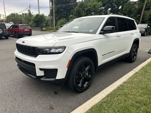 Used 2023 Jeep Grand Cherokee L Laredo AWD/4WD image 4