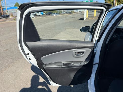 Used 2017 Toyota Yaris SE image 14