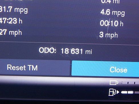 Certified 2025 Volvo XC60 T8 Plus w/ Protection Package Premier image 32