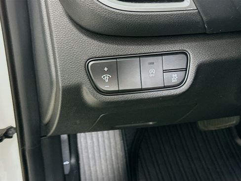 Used 2024 Kia Seltos EX image 17