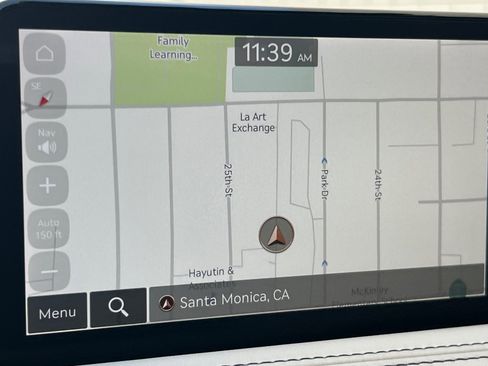 Used 2025 Genesis G70 2.5T image 19