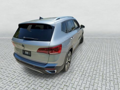 Used 2024 Volkswagen Taos SE FWD image 8