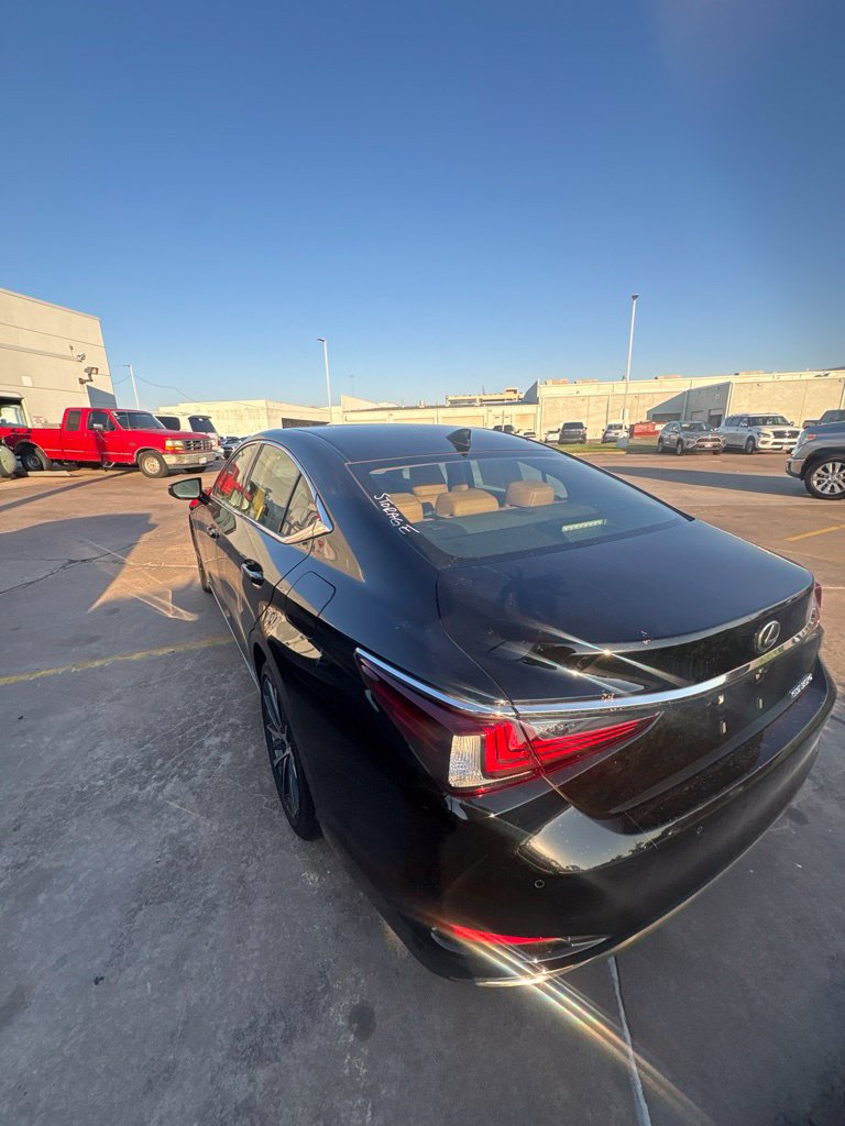 Used 2025 Lexus ES 350 w/ Premium Package FWD image 4