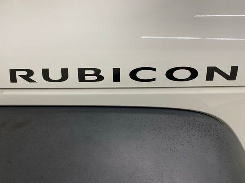 Used 2016 Jeep Wrangler Unlimited Rubicon w/ Connectivity Group AWD/4WD image 28