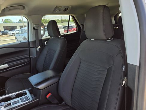 Used 2021 Ford Explorer XLT RWD image 12