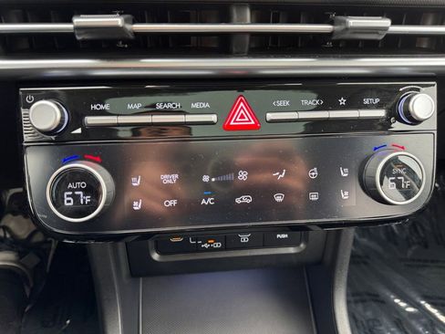 Certified 2025 Hyundai Tucson Limited AWD/4WD image 18