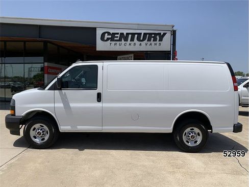 Used 2023 GMC Savana 2500 w/ Driver Convenience Package RWD image 4