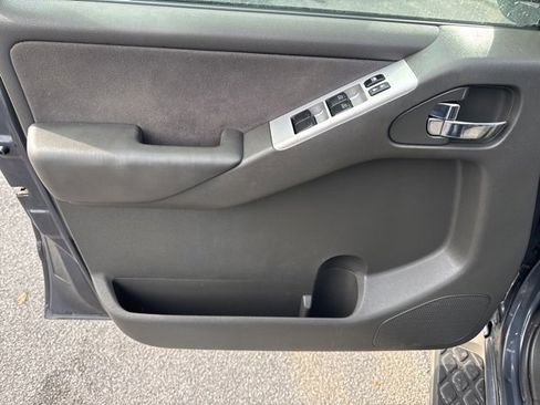 Used 2011 Nissan Pathfinder SV image 15