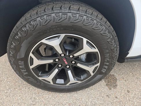 New 2026 GMC Yukon AT4 w/ AT4 Premium Plus Package AWD/4WD image 33