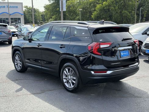 Used 2022 GMC Terrain SLT w/ Infotainment Package II AWD/4WD image 3
