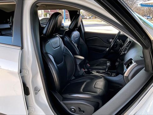 Used 2019 Jeep Cherokee Limited image 9