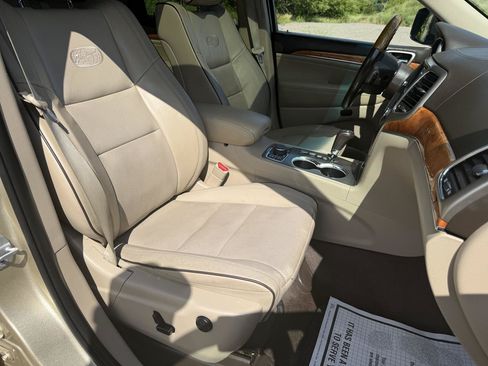 Used 2011 Jeep Grand Cherokee Overland AWD/4WD image 27