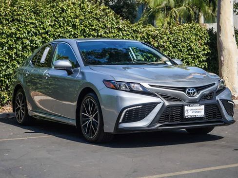 Used 2024 Toyota Camry SE w/ Convenience Package FWD image 3