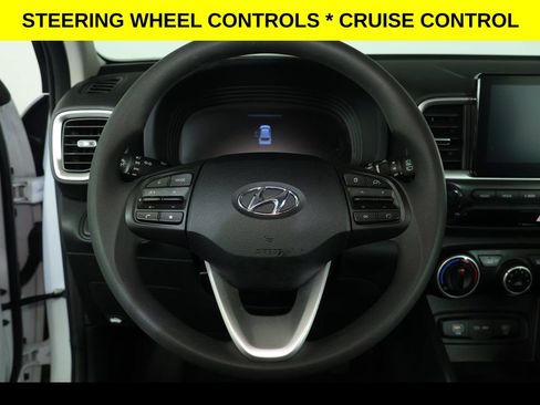 Used 2026 Hyundai Venue SE image 4