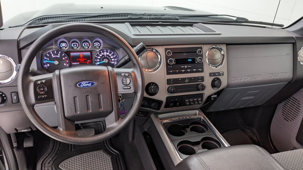 Used 2016 Ford F250 XLT w/ XLT Value Package AWD/4WD image 3