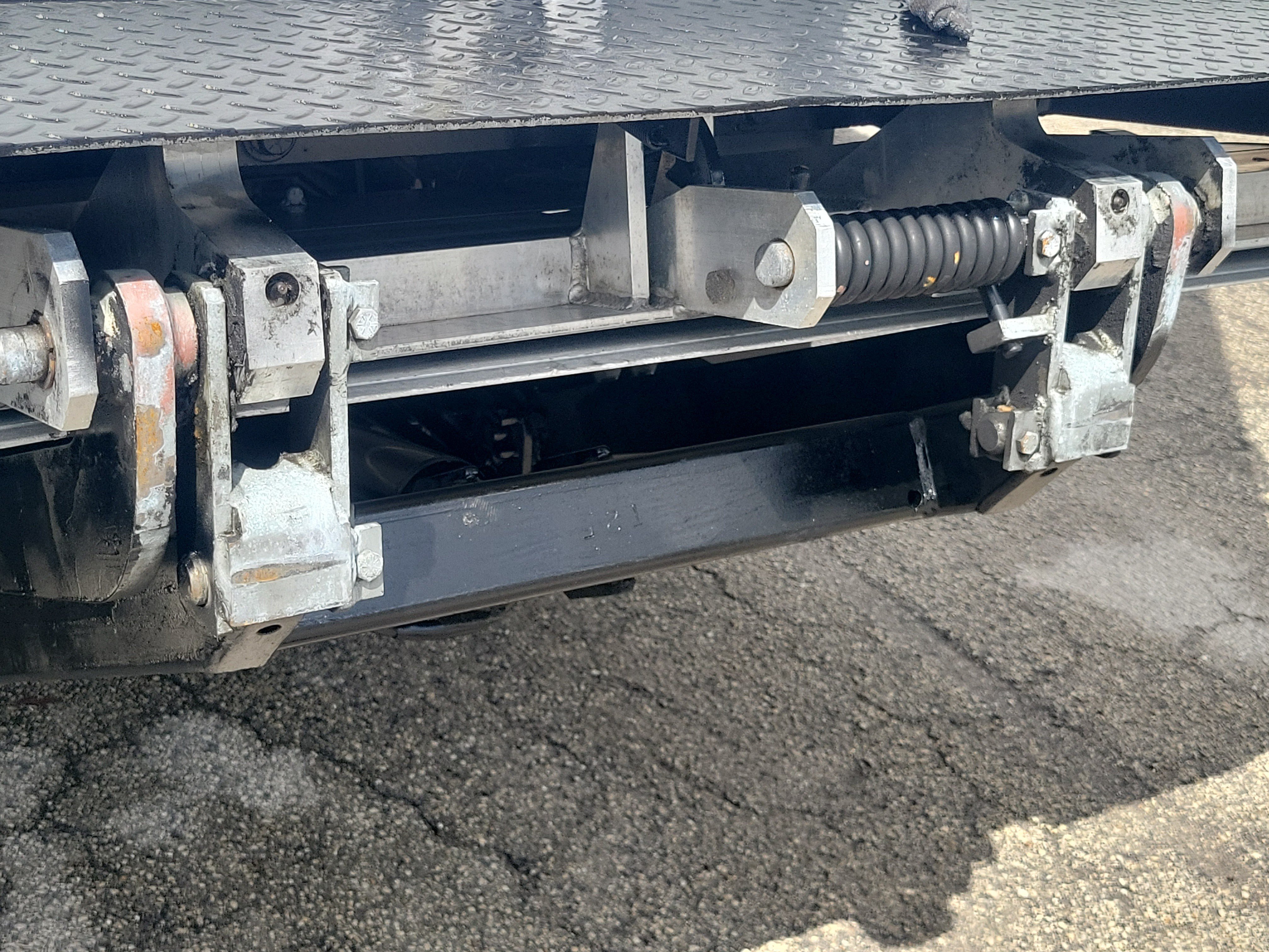 Used 2018 Isuzu NPR RWD image 15