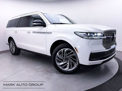 Used 2025 Lincoln Navigator L Reserve AWD/4WD image 1