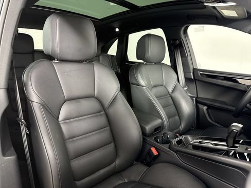 Certified 2026 Porsche Macan AWD/4WD image 24
