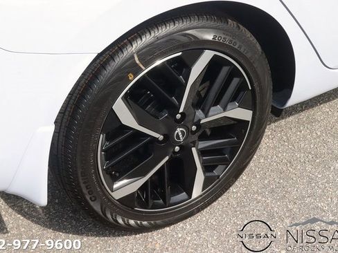 New 2025 Nissan Versa SR w/ Trunk Package image 7