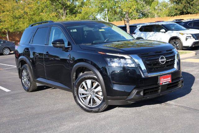 Certified 2025 Nissan Pathfinder SV FWD image 2