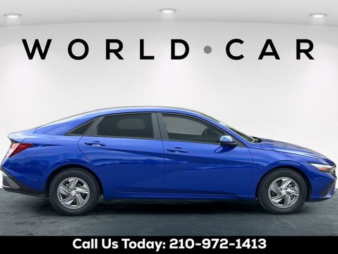 Certified 2025 Hyundai Elantra SE FWD image 8