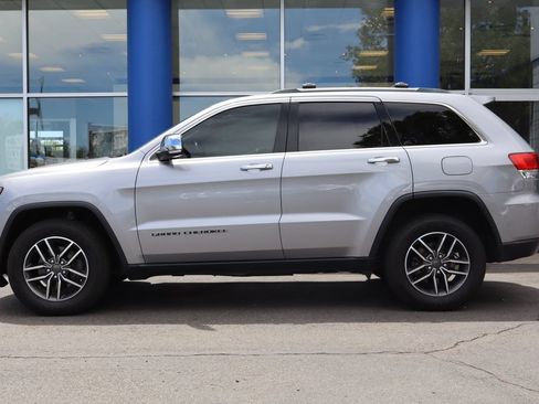 Used 2019 Jeep Grand Cherokee Limited w/ Luxury Group II AWD/4WD image 2