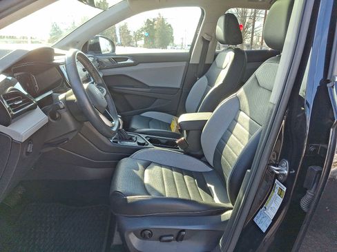 Used 2022 Volkswagen Taos SEL w/ Panoramic Sunroof Package image 10