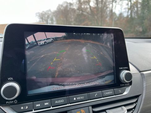 Used 2025 Nissan Altima 2.5 SV image 17