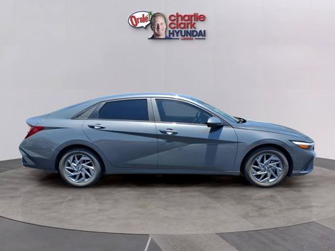 Certified 2024 Hyundai Elantra SEL FWD image 6