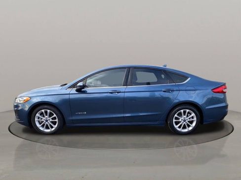 Used 2019 Ford Fusion SE image 3