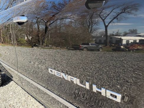 Used 2015 GMC Sierra 2500 Denali w/ Duramax Plus Package image 10