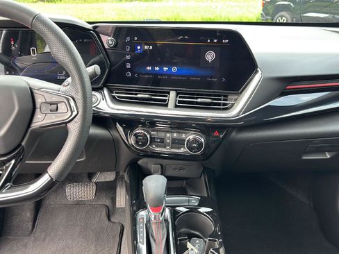 Used 2026 Chevrolet Trax RS w/ Sunroof Package FWD image 19
