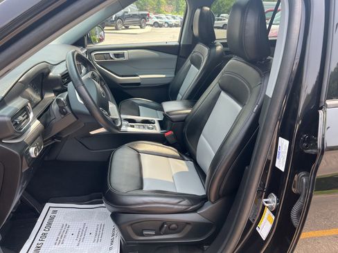 Used 2022 Ford Explorer XLT w/ Equipment Group 202A image 22
