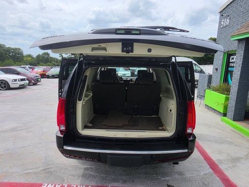 Used 2010 Cadillac Escalade ESV Platinum RWD image 20