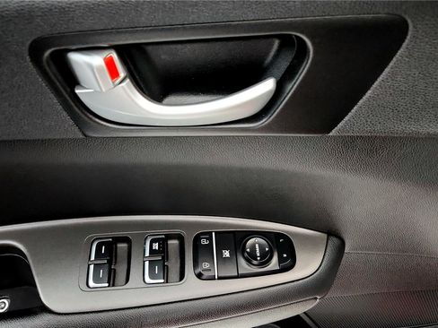 Used 2018 Kia Optima S image 23